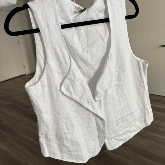 Abercrombie & Fitch Tops - Abercrombie & Fitch NWT White Sleeveless Women's Top